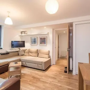 Modern Flat In The Middle Of Old Town Apartment